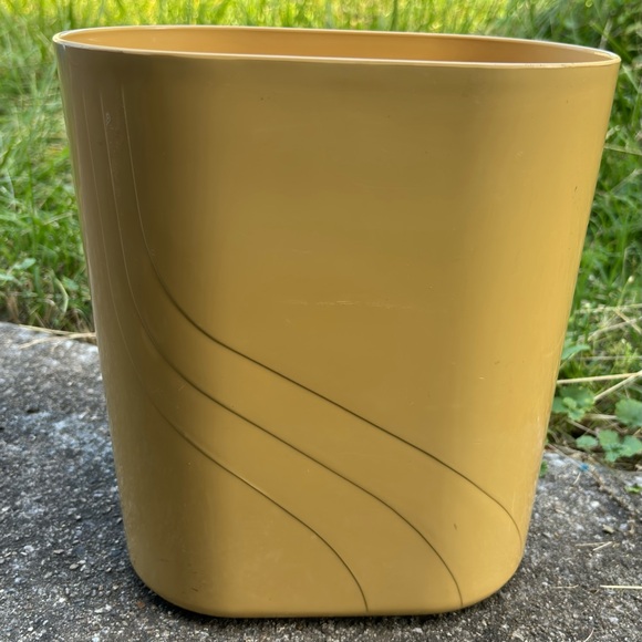 VTG Rubbermaid Solid Oval Trash Can Bin Gold Retro Wastebasket 10” Wave … - Picture 1 of 7
